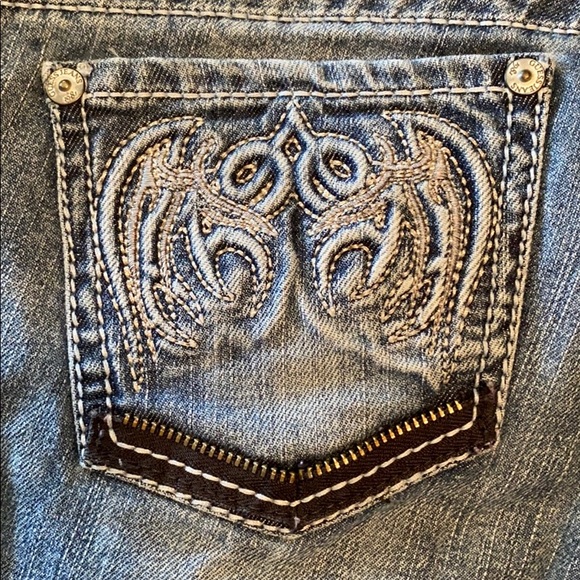 Guess Jeans - Picture 4 of 7